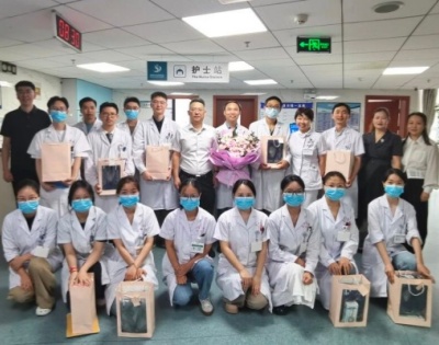 市二医(金阳医院)组织开展第九个“中国医师节”慰问活动
